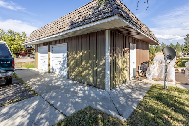 view of detached garage