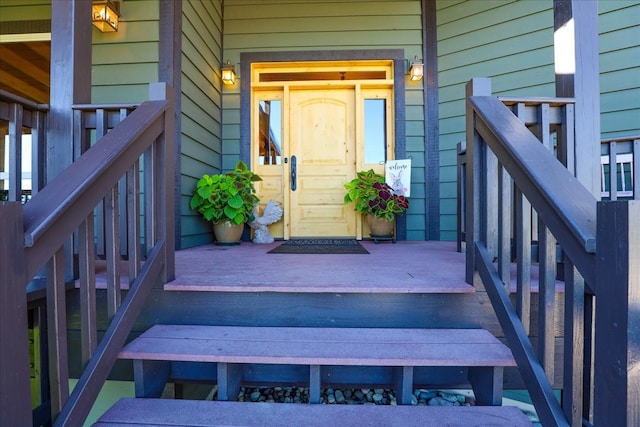 entrance to property featuring a porch