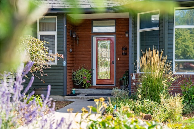 doorway to property with covered porch