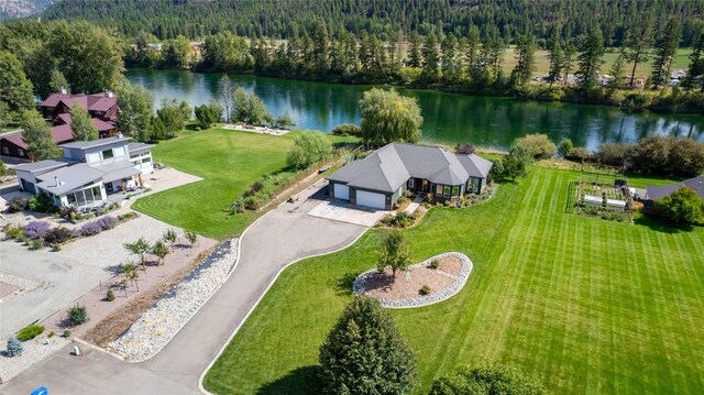 view of front of property featuring a mountain view, a front yard, and a garage