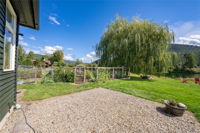 view of front of property with a front lawn and a mountain view