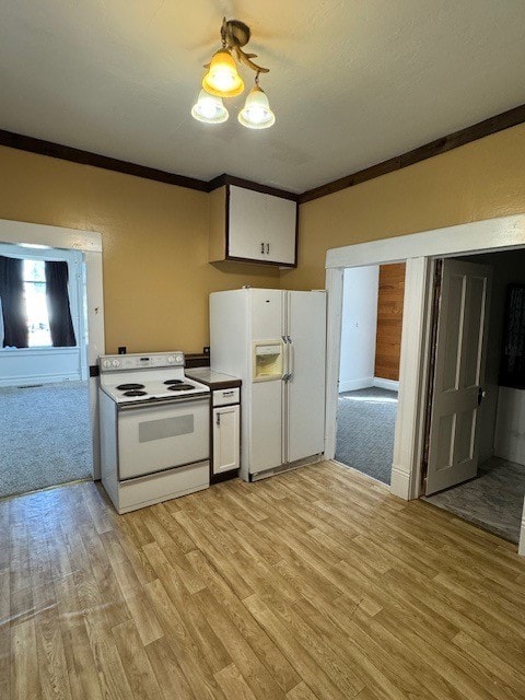 kitchen featuring light hardwood / wood-style floors, crown molding, and white appliances