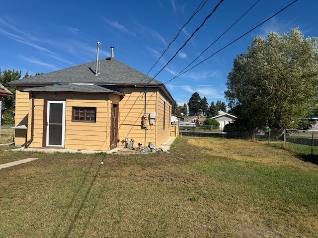 back of house featuring a yard