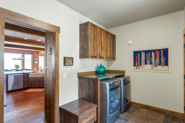 laundry room with cabinets, sink, and washing machine and clothes dryer