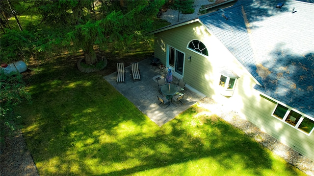 view of yard with a patio