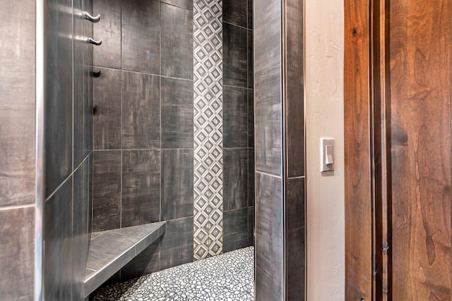 full bathroom featuring tiled shower