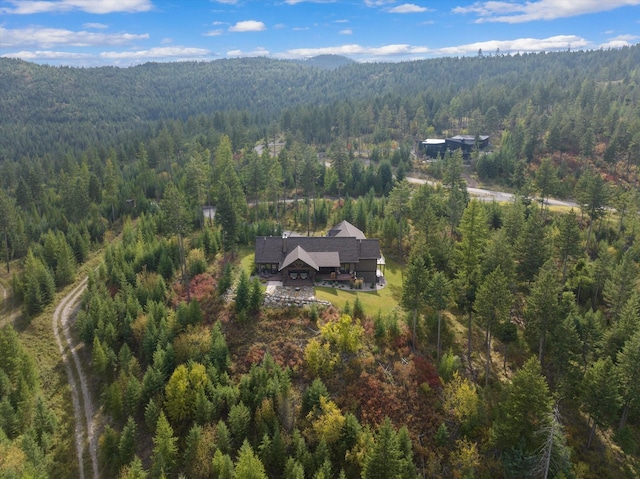 birds eye view of property featuring a mountain view and a forest view