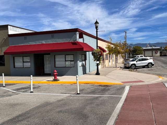 106 State St, Hamilton, MT 59840 - view of property featuring uncovered parking
