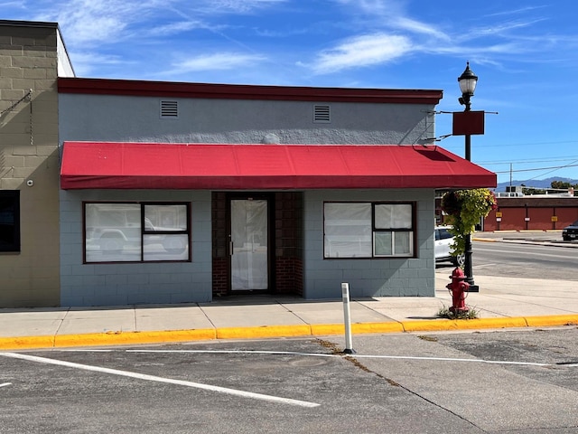 106 State St, Hamilton, MT 59840 - view of building exterior with uncovered parking