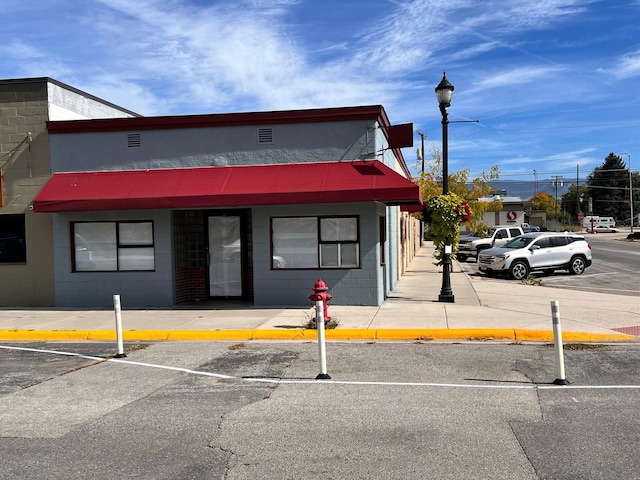 106 State St, Hamilton, MT 59840 - view of property featuring uncovered parking