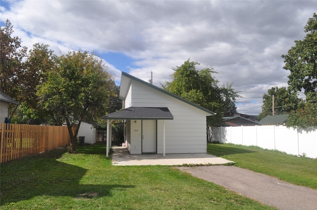 exterior space with an outbuilding and a yard