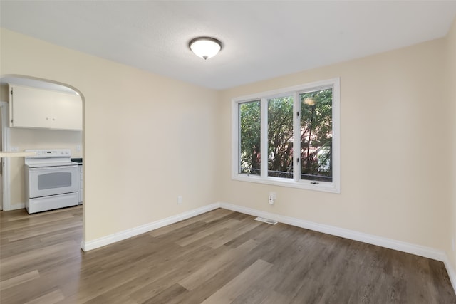 unfurnished room featuring light hardwood / wood-style floors