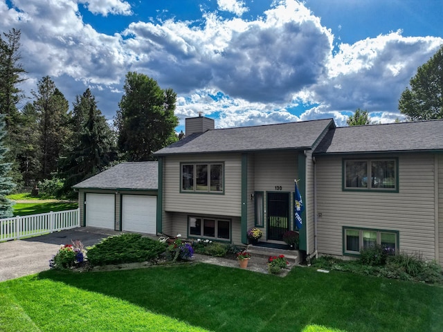 split foyer home with a front yard