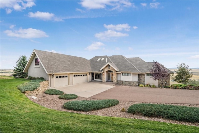 view of front facade featuring a front yard and a garage