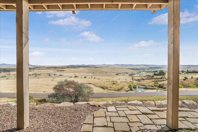 view of yard with a mountain view