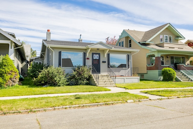 view of front of property with a front lawn