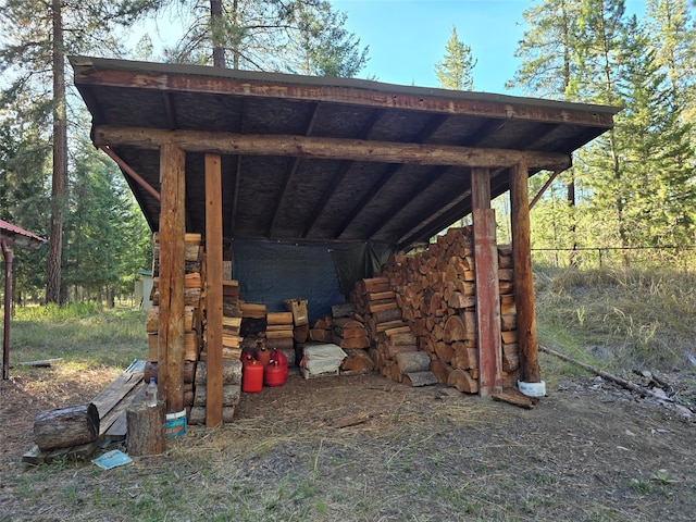 view of outbuilding