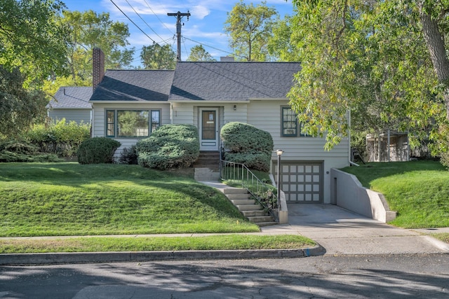 view of front of home featuring a front yard, driveway, a shingled roof, and an attached garage
