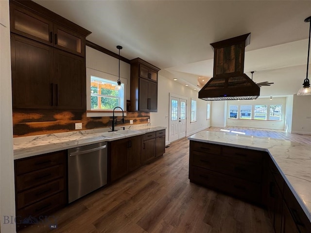 kitchen with hanging light fixtures, dark wood-type flooring, dishwasher, ceiling fan, and sink