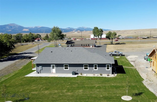 drone / aerial view featuring a mountain view