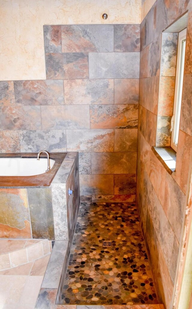 room details with tiled tub