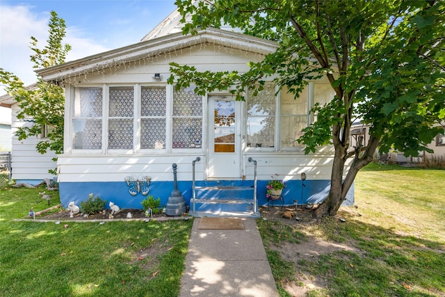 view of front of house featuring a front yard and entry steps