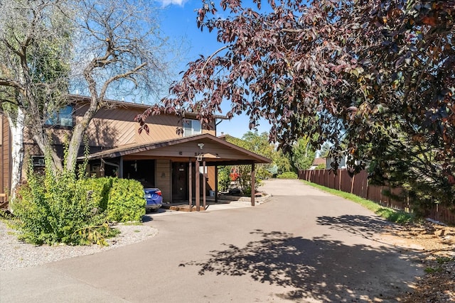 view of front of house with driveway and fence