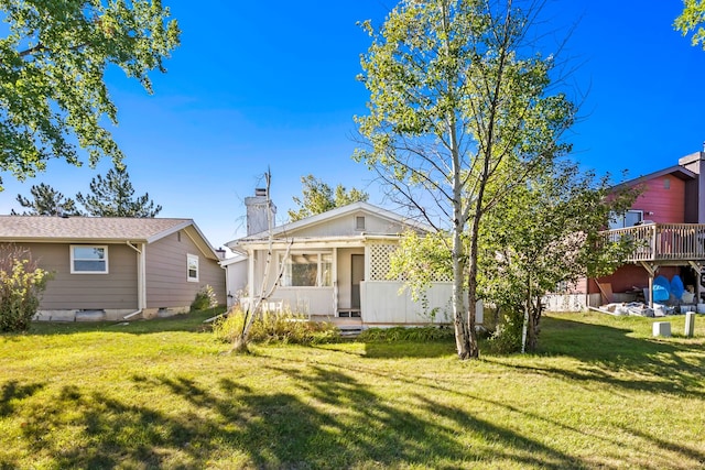 view of front of property featuring a chimney and a front yard