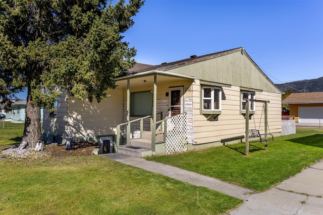 bungalow-style home featuring a front lawn