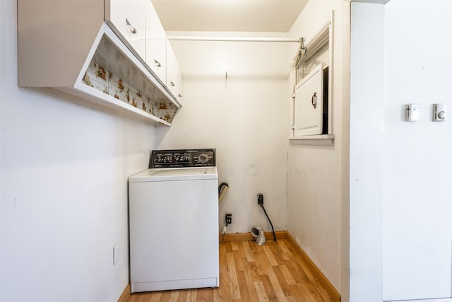 laundry room with cabinet space, washer / clothes dryer, baseboards, and light wood-type flooring