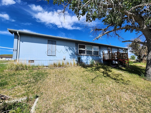 view of front of property featuring a deck and a front lawn