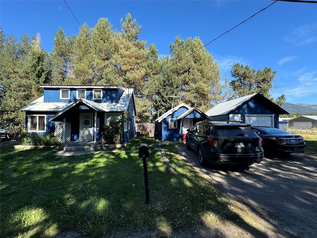 view of front of home featuring a front yard