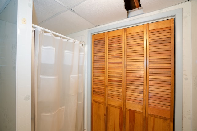 bathroom with curtained shower