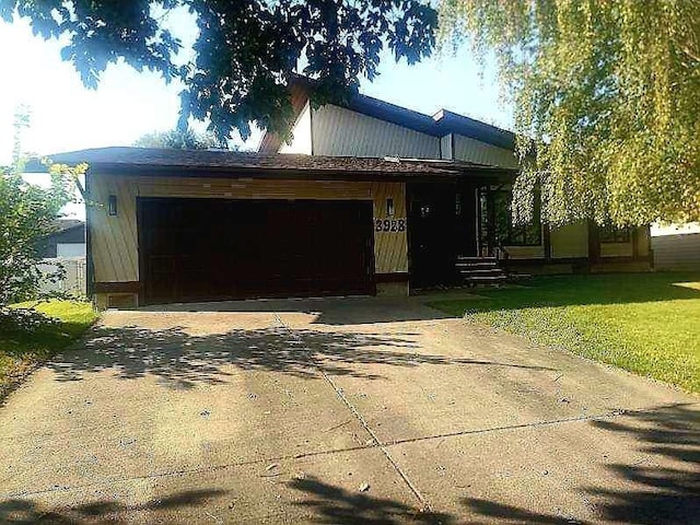 view of front of house featuring an attached garage and concrete driveway