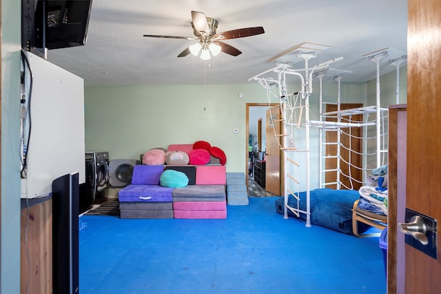 interior space with ceiling fan and independent washer and dryer