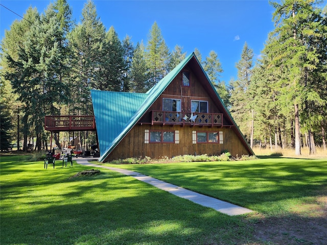 view of front facade featuring a wooden deck and a front lawn