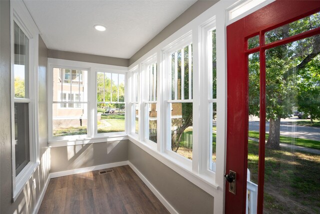 614 3rd Ave, Havre, MT 59501 - unfurnished sunroom with wood finished floors and recessed lighting