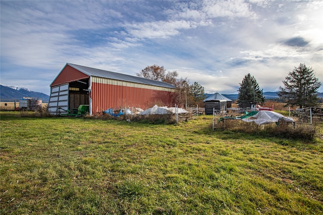 view of yard with a mountain view and an outbuilding