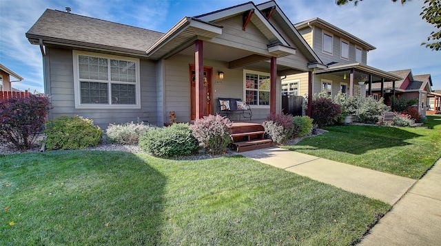 view of front of home featuring a front yard