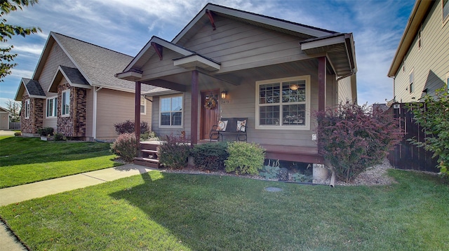 craftsman-style house featuring a front lawn