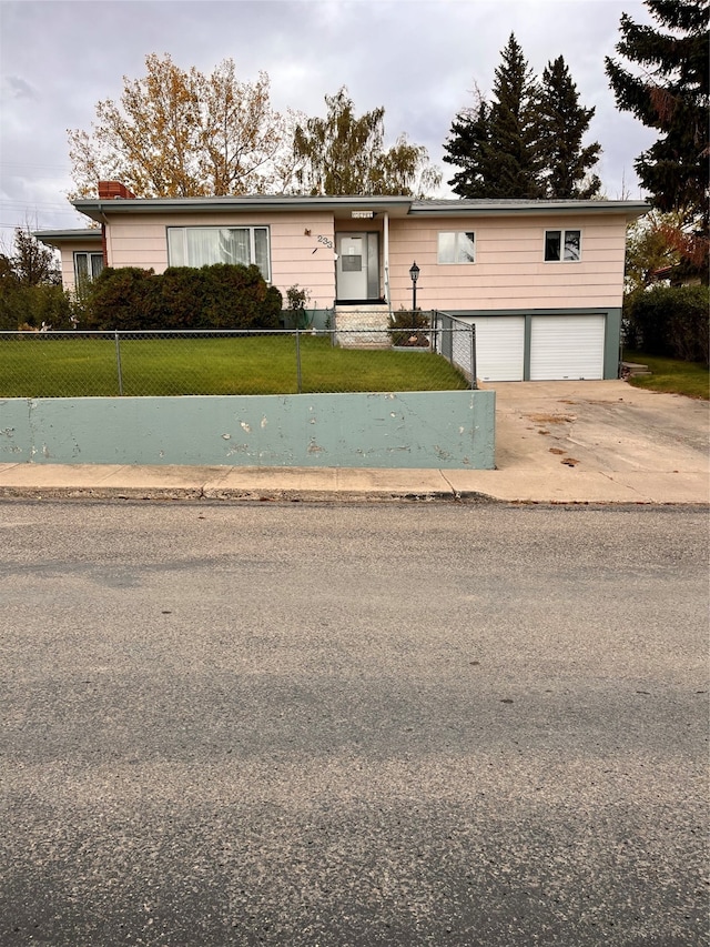 view of front of home with a front yard