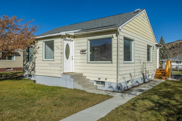 bungalow-style house featuring a front lawn