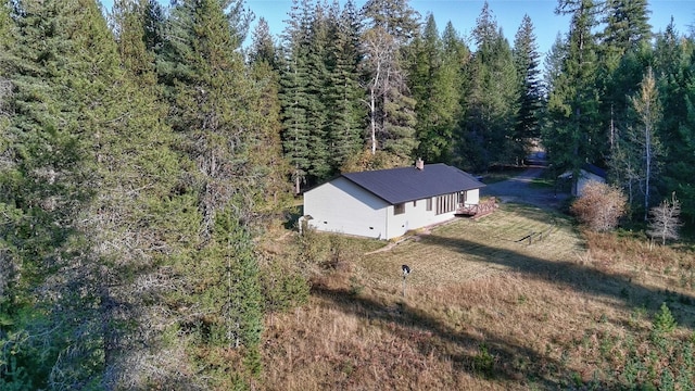 bird's eye view with a view of trees