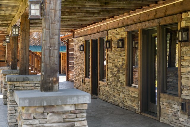 doorway to property with covered porch