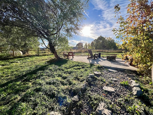 view of yard featuring a patio