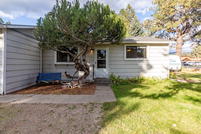 view of front of property with a front lawn