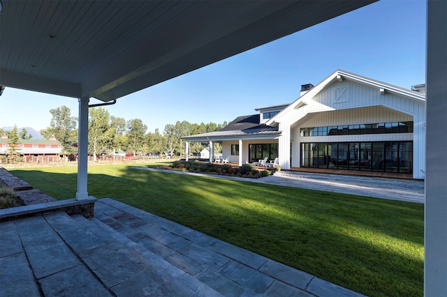 view of yard featuring a patio area