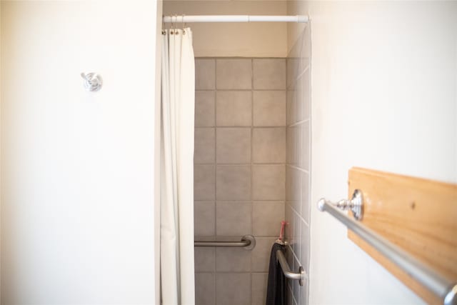 bathroom featuring walk in shower