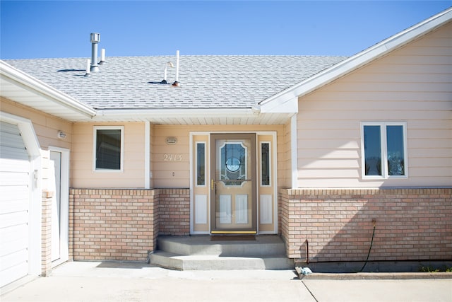 entrance to property featuring covered porch