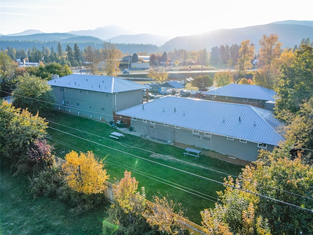 bird's eye view featuring a mountain view